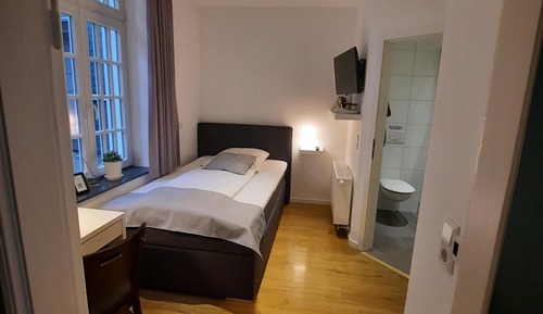 Single Room, Private Bathroom