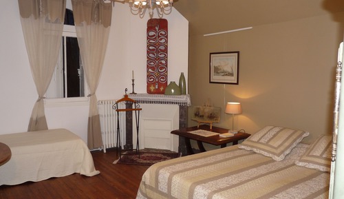 Room, Non Smoking (Jaune)
