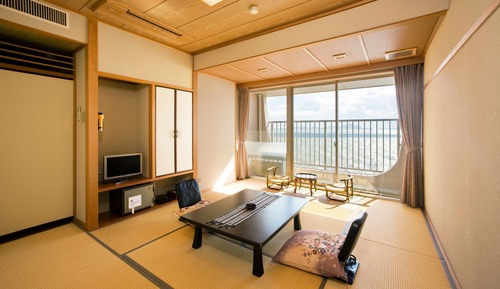 Standard Japanese Style Room For 4 People with Private Bathroom, Smoking