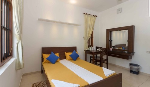 Deluxe Double Room, 1 Queen Bed, Private Bathroom, Garden View