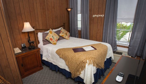 Single Room, 1 Queen Bed, Non Smoking, Refrigerator