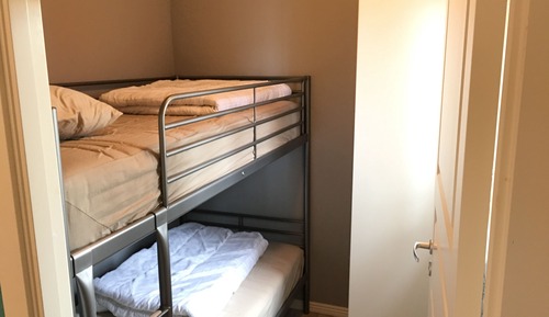 Cabin (2+2 beds, private bathroom)