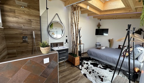Deluxe Double Room, 1 King Bed (CHAMBRE 7 INGALLS)