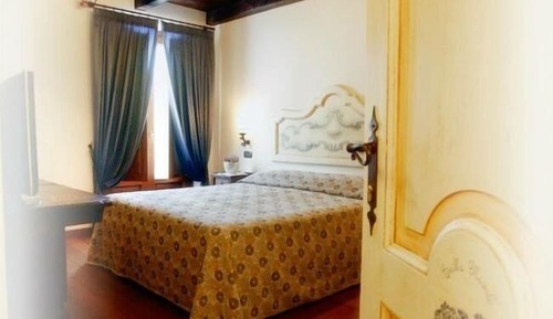 Suite, Connecting Rooms