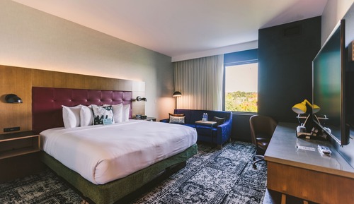 Deluxe Room, 1 King Bed, Accessible