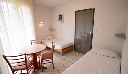 Room, 3 Bedrooms, Connecting Rooms