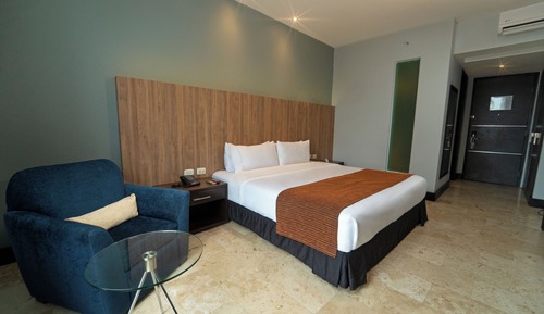 Deluxe Room, 1 King Bed