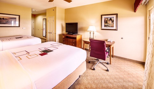 Room, 2 Queen Beds, Balcony, Lake View (1st or 2nd Floor)