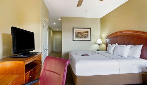 Room, 1 King Bed, Balcony, Lake View