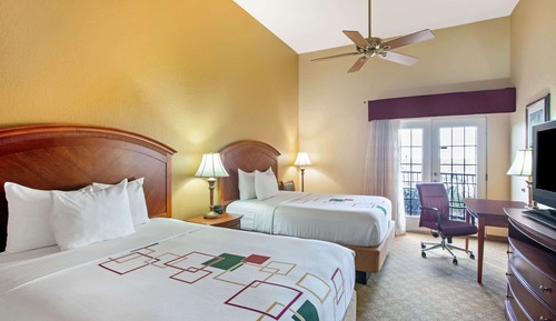 Room, 2 Queen Beds, Accessible, Non Smoking (Lake View, Patio, Tub with Grab Bars)