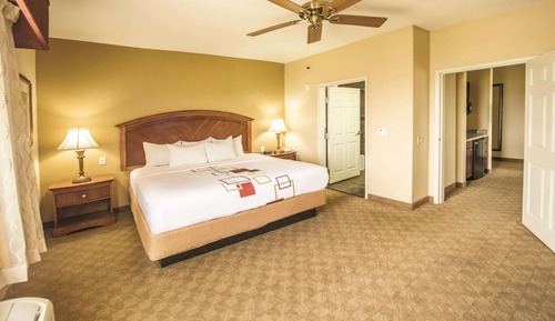 1 King, 2 Room Suite, Balcony, Lake View (2nd Floor)