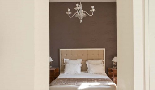 Room (Queen)