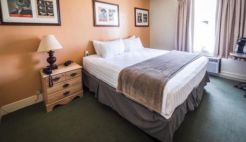 Standard Room, 1 King Bed