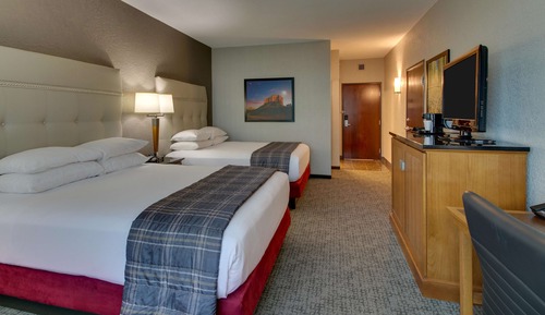 Deluxe Room, 2 Queen Beds, Accessible, Refrigerator & Microwave (Tub, Upper Floor)