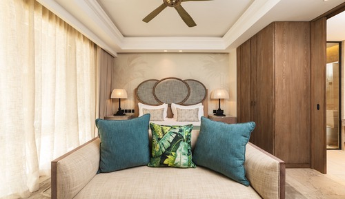 Family Beachfront Suite Pool Villa