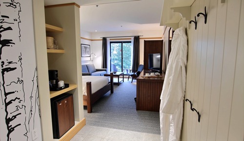 Superior Queen Room with Lake View