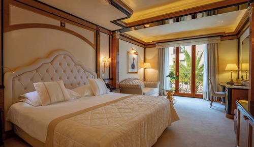 Junior Double Room, Bathtub, Park View