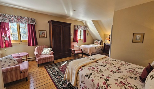 Chantilly - Classic Room, 1 Queen Bed, Private Bathroom 