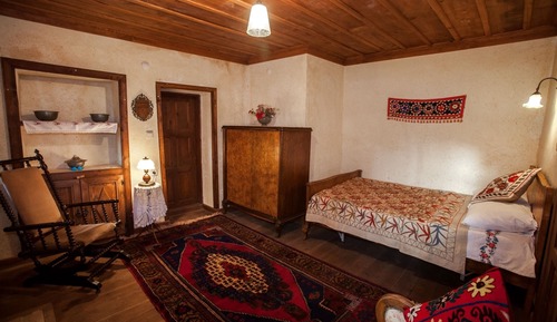 Old Mansion with Kitchen and Two Bedrooms