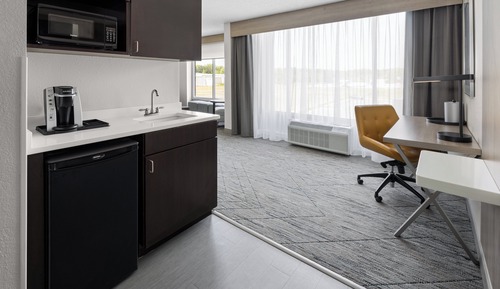 Suite, 1 King Bed with Sofa bed, Corner