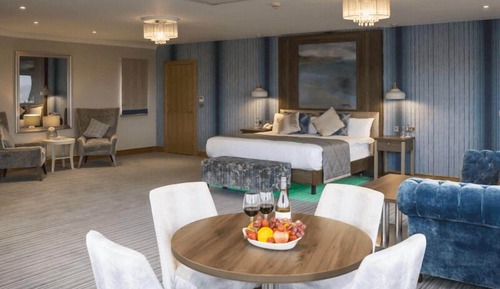 Honeymoon Suite