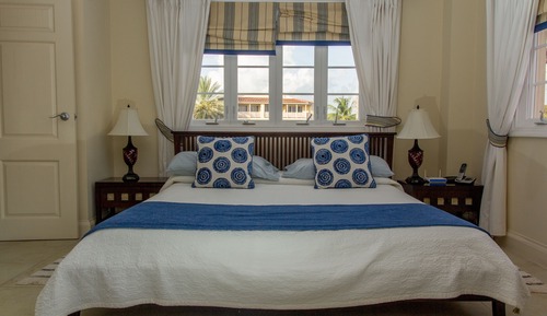 Standard Condo, 1 King Bed, 2 Bathrooms, Partial Ocean View
