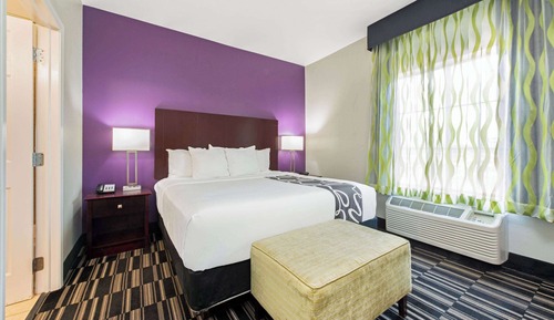 Deluxe Suite, 1 King Bed, Non Smoking, Lake View