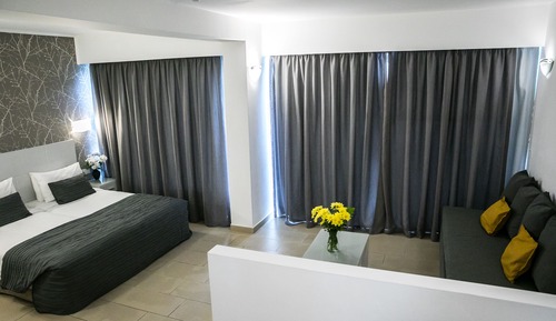 Junior Studio Suite