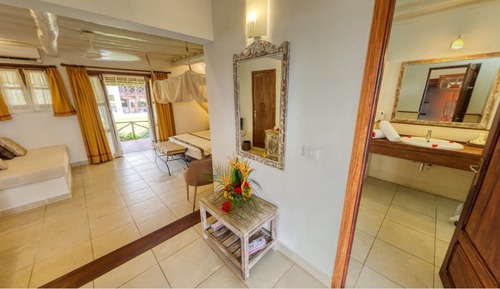 Deluxe Queen Room with Pool view