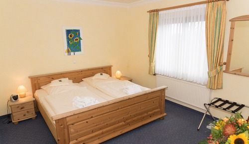Economy Double Room, Shared Bathroom (Crocus or Sunflower)