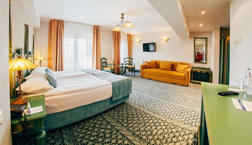 Suite, 1 King Bed, Balcony