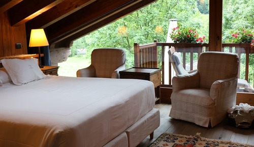 Suite, Balcony