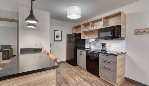Suite, 1 King Bed with Sofa bed, Accessible (Comm, Mobil Tub)