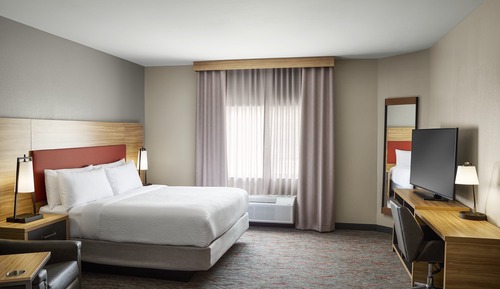Suite, 1 King Bed, Accessible (Comm, Mobil Tub)