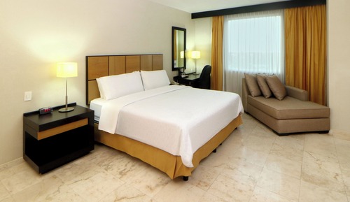 Standard Room, 1 King Bed