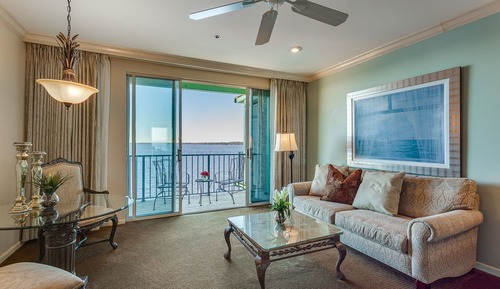 Room, 1 King Bed (River Suite 203)