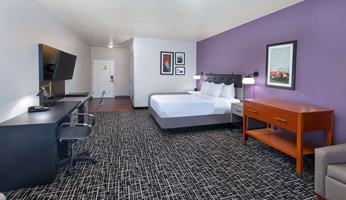 Deluxe Room, 1 King Bed, Accessible, Non Smoking (Mobility/Hearing Accessible)