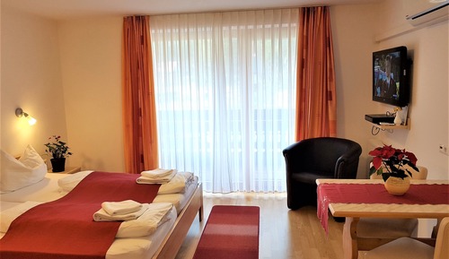 Standard Double Room, 1 King Bed, Mountain View, Ground Floor