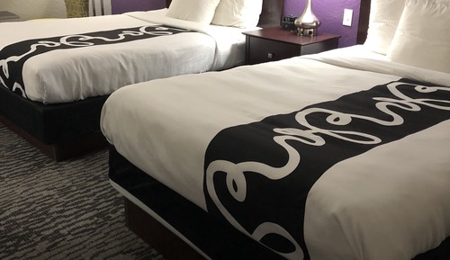 Room, 2 Queen Beds, Bathtub Grab Bars, Non Smoking (Mobility Accessible)