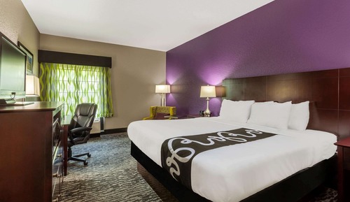 Room, 1 King Bed, Bathtub Grab Bars, Non Smoking (Mobility Accessible)