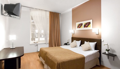 Triple Room (Street View)