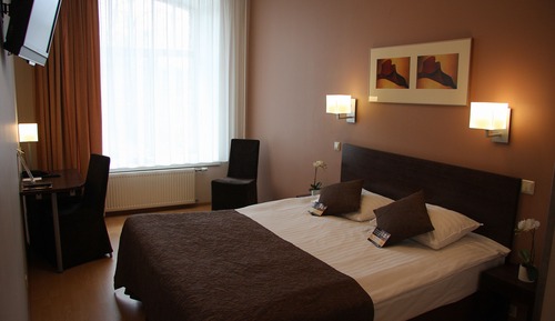 Double or Twin Room (Single Use)