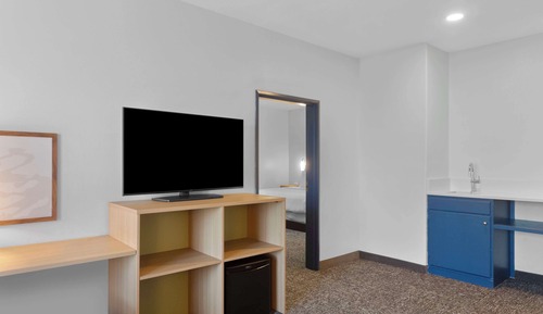Suite, 1 King Bed, Accessible, Bathtub (Mobility)