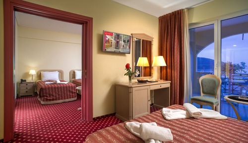 Family Room, 2 Bedrooms