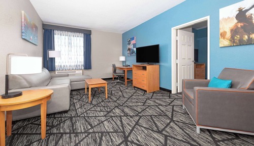 Deluxe Suite, 1 King Bed, Non Smoking (Deluxe Executive Suite)