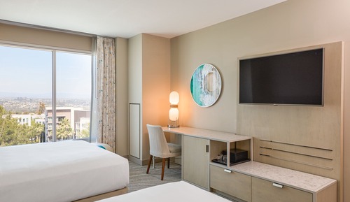 Room, 2 Queen Beds, Pool View