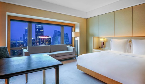 1 King Bed with CBD Tower View