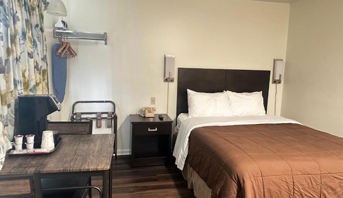 Standard Room, 1 Queen Bed
