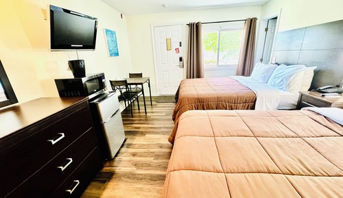 Economy Quadruple Room, 2 Queen Beds