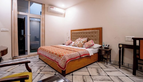 Deluxe Room No Window